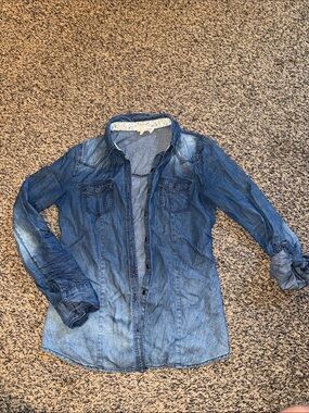 Denim Button-Up Shirt in Faded Blue